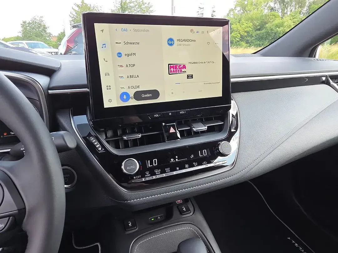 Toyota Corolla - Thumbnail 11