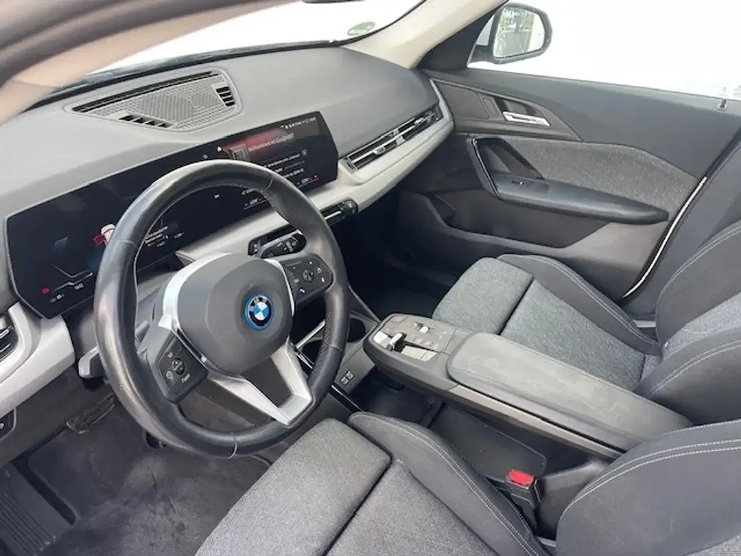 BMW iX1 - Thumbnail 7