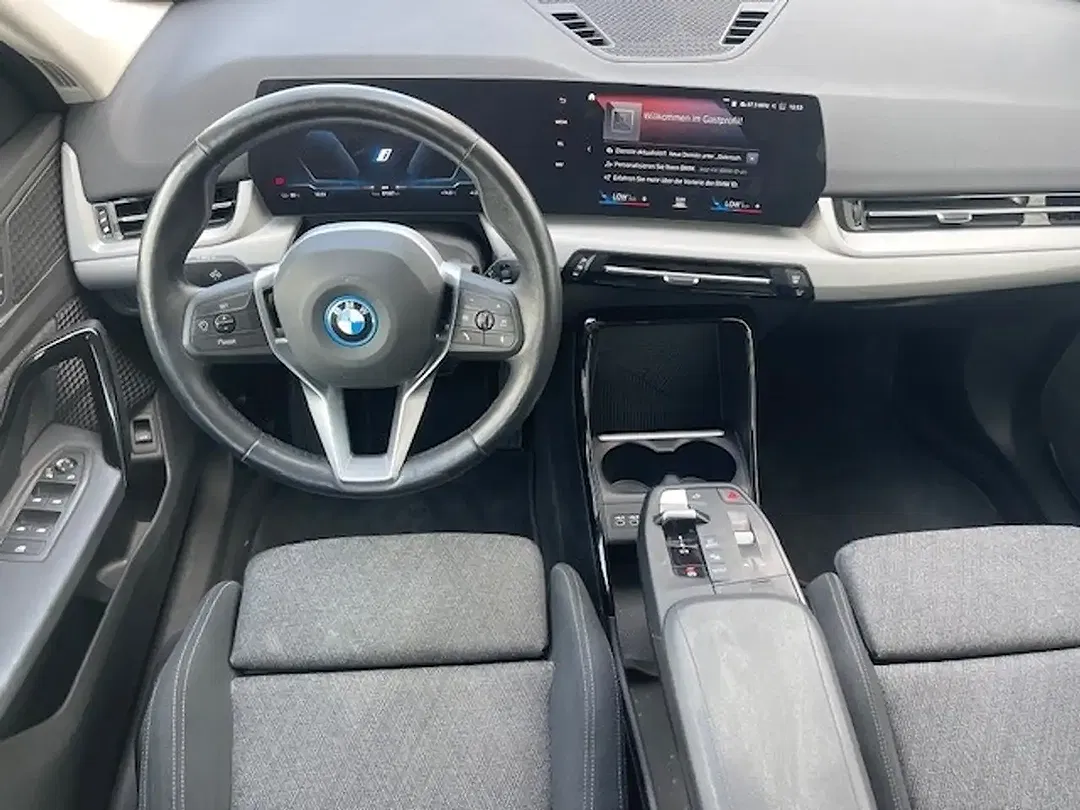 BMW iX1 - Thumbnail 8