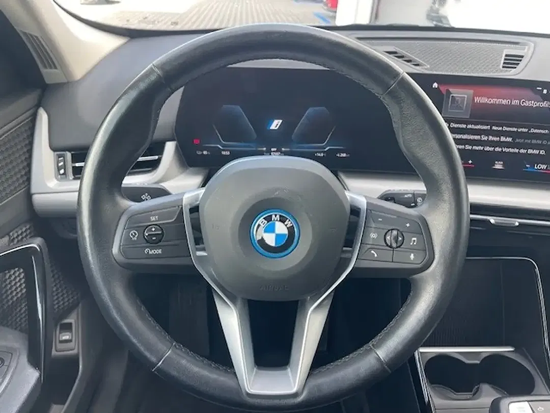BMW iX1 - Thumbnail 9