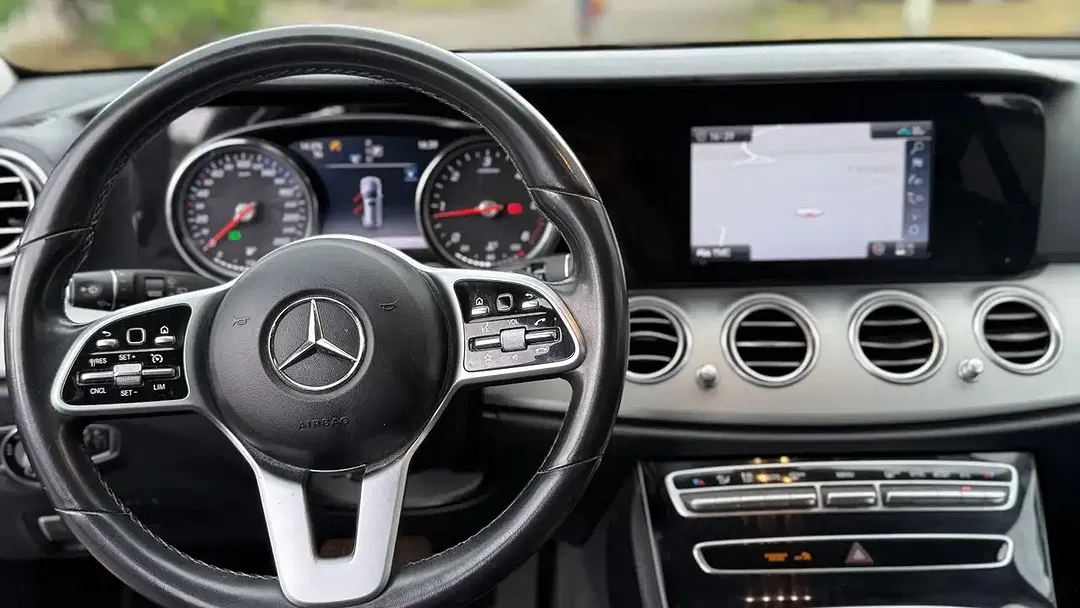 Mercedes-Benz E 220 - Thumbnail 13