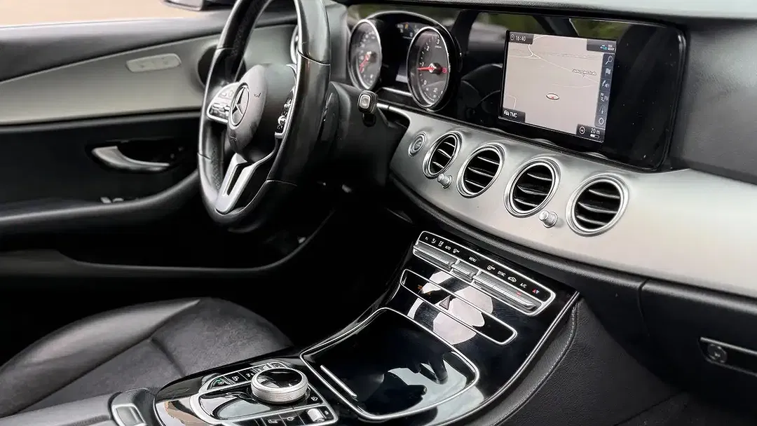 Mercedes-Benz E 220 - Thumbnail 8
