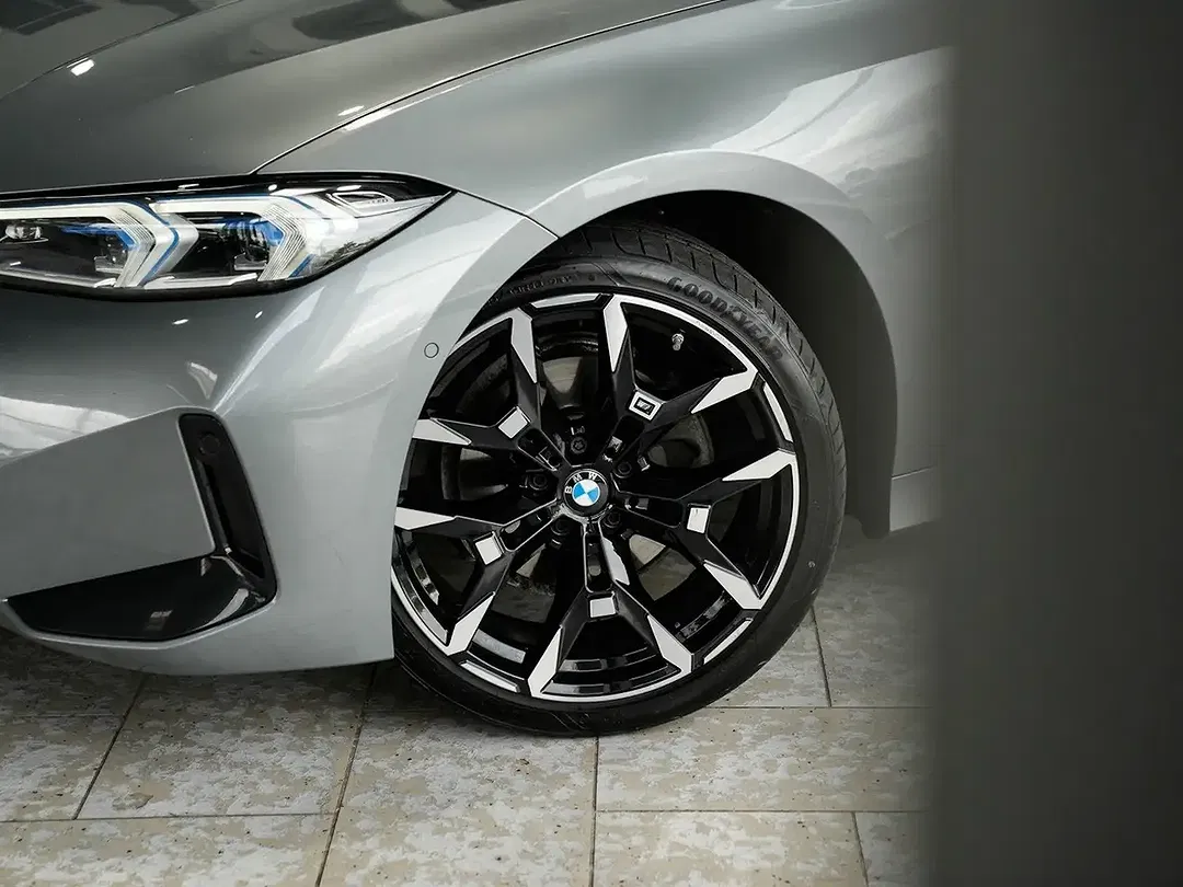 BMW 320 - Thumbnail 4