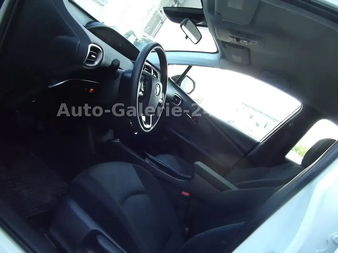 Toyota Prius - Thumbnail 11