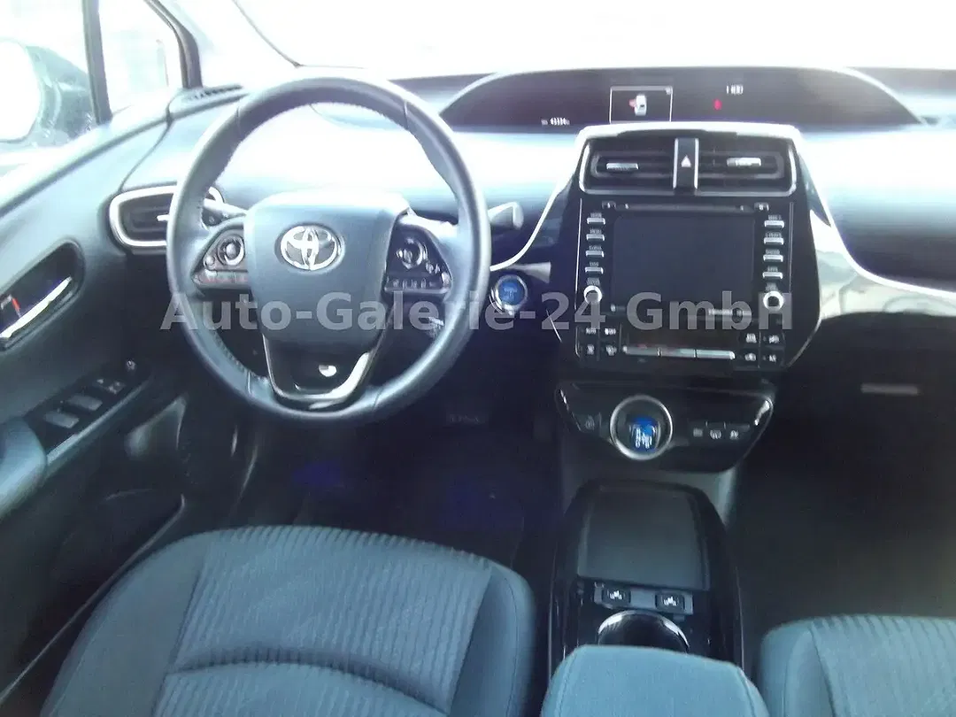 Toyota Prius - Thumbnail 13