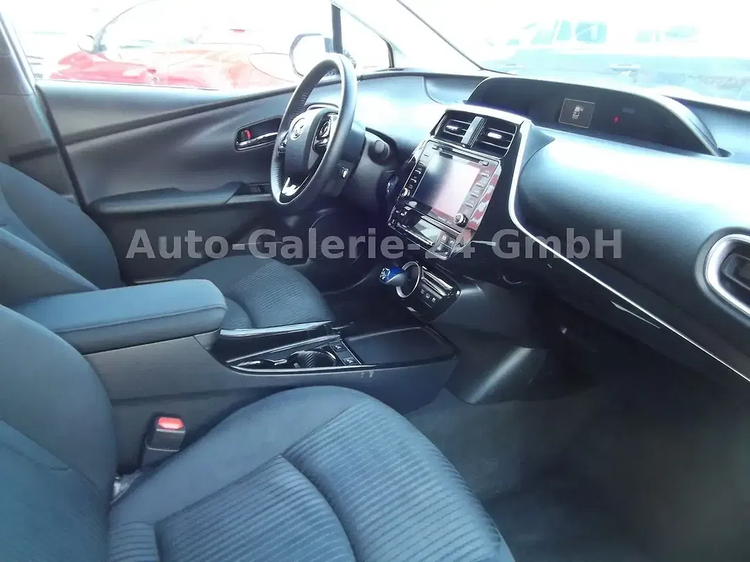 Toyota Prius - Thumbnail 14