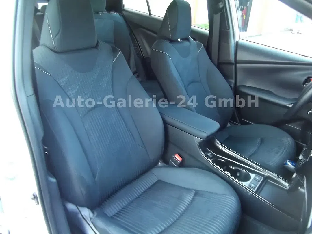 Toyota Prius - Thumbnail 15