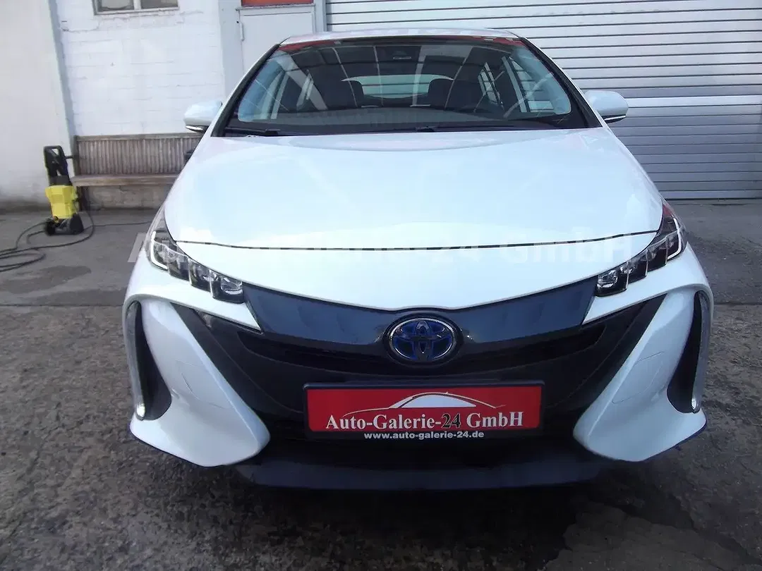 Toyota Prius - Thumbnail 4