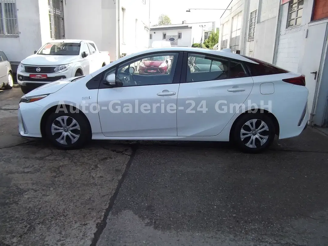 Toyota Prius - Thumbnail 9