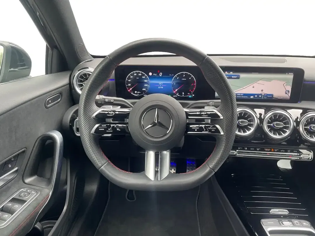 Mercedes-Benz A 200 - Thumbnail 10
