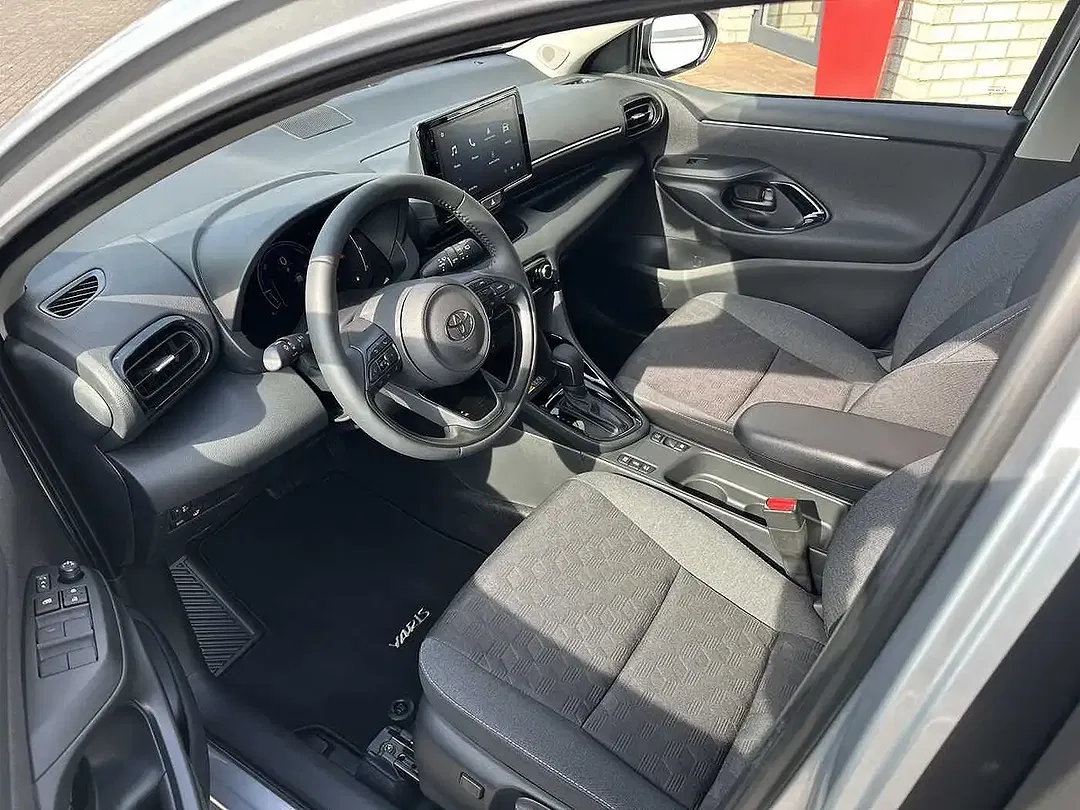 Toyota Yaris - Thumbnail 11