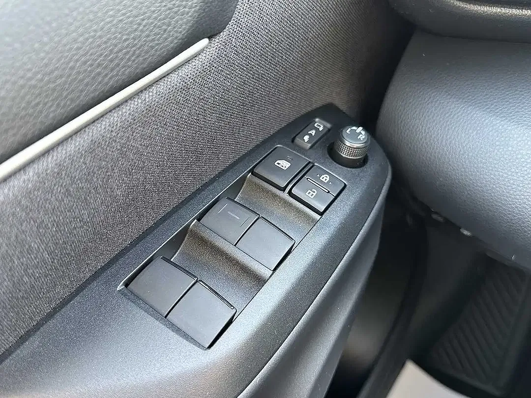 Toyota Yaris - Thumbnail 14