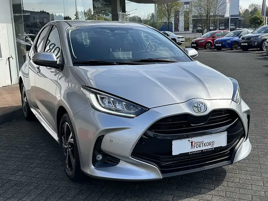 Toyota Yaris - Thumbnail 3