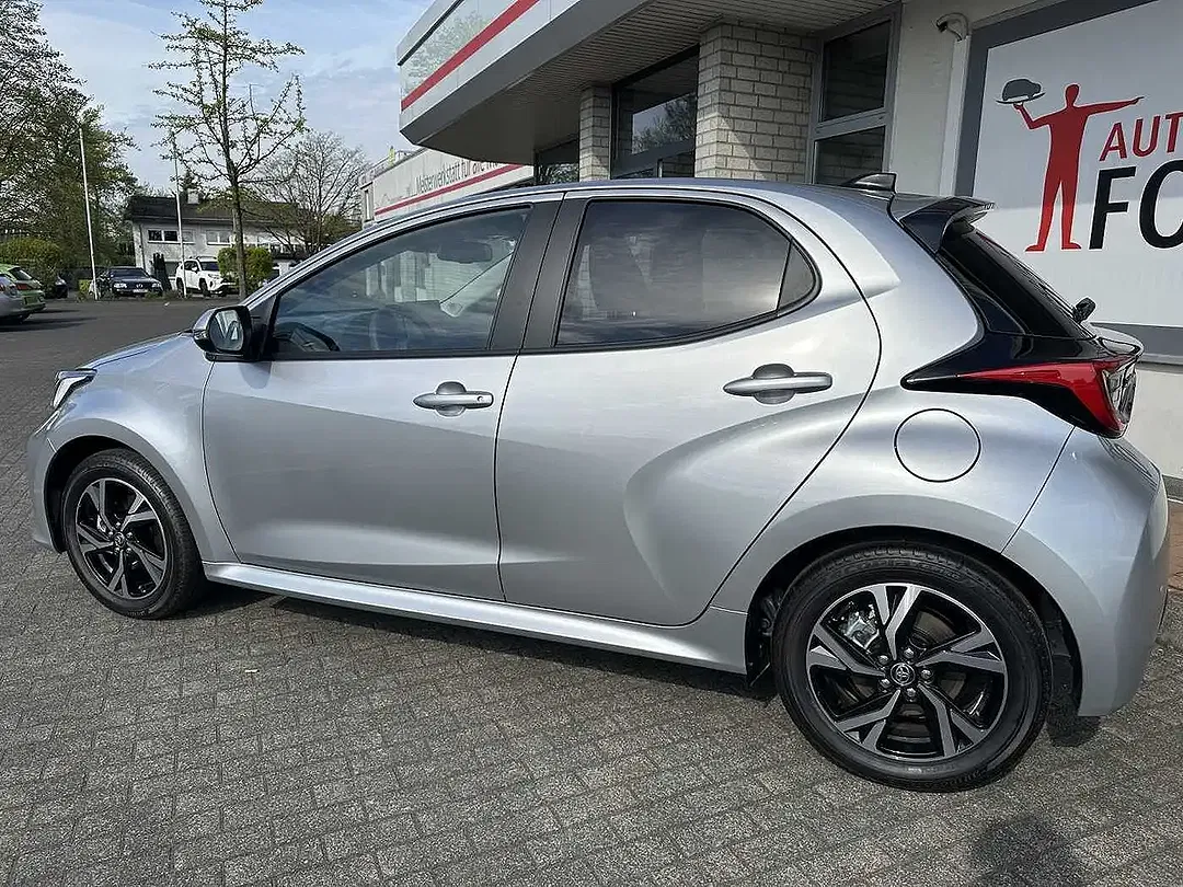 Toyota Yaris - Thumbnail 6