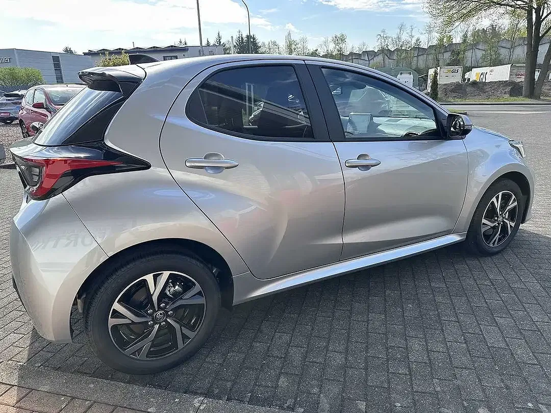 Toyota Yaris - Thumbnail 7