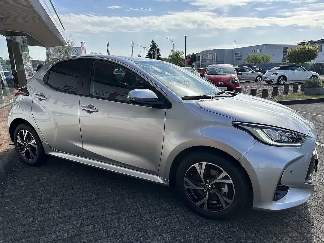Toyota Yaris - Thumbnail 8