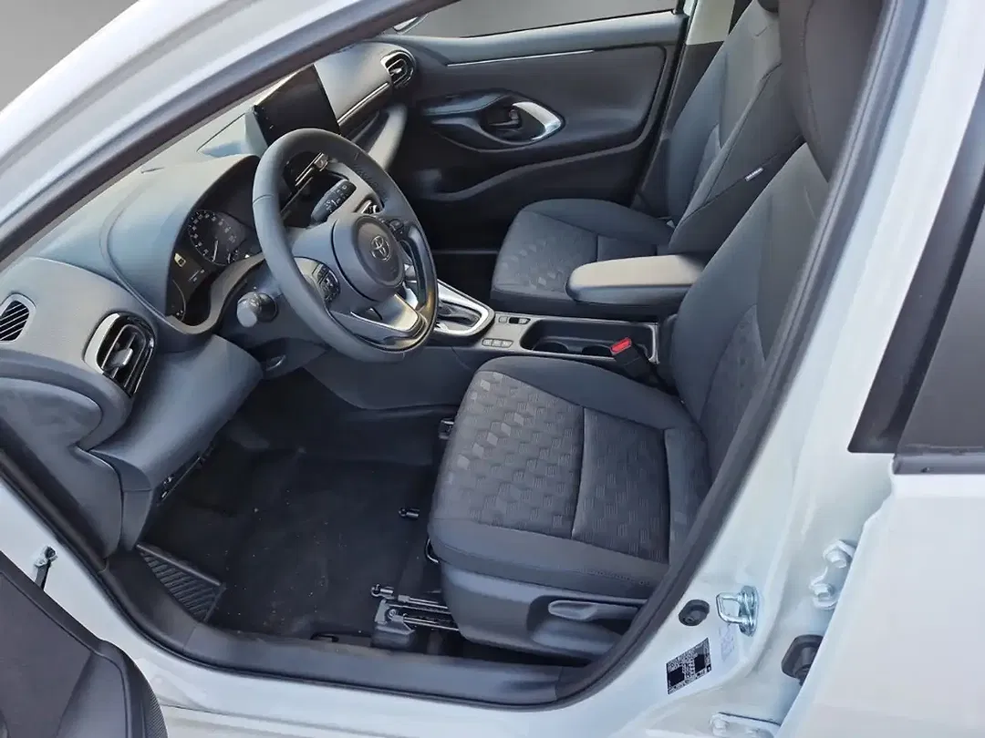 Toyota Yaris - Thumbnail 10