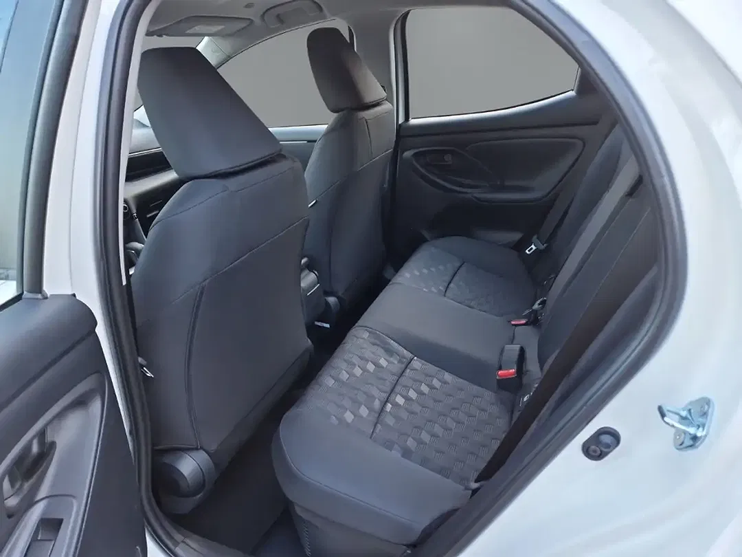 Toyota Yaris - Thumbnail 11