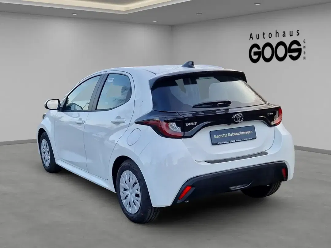 Toyota Yaris - Thumbnail 3