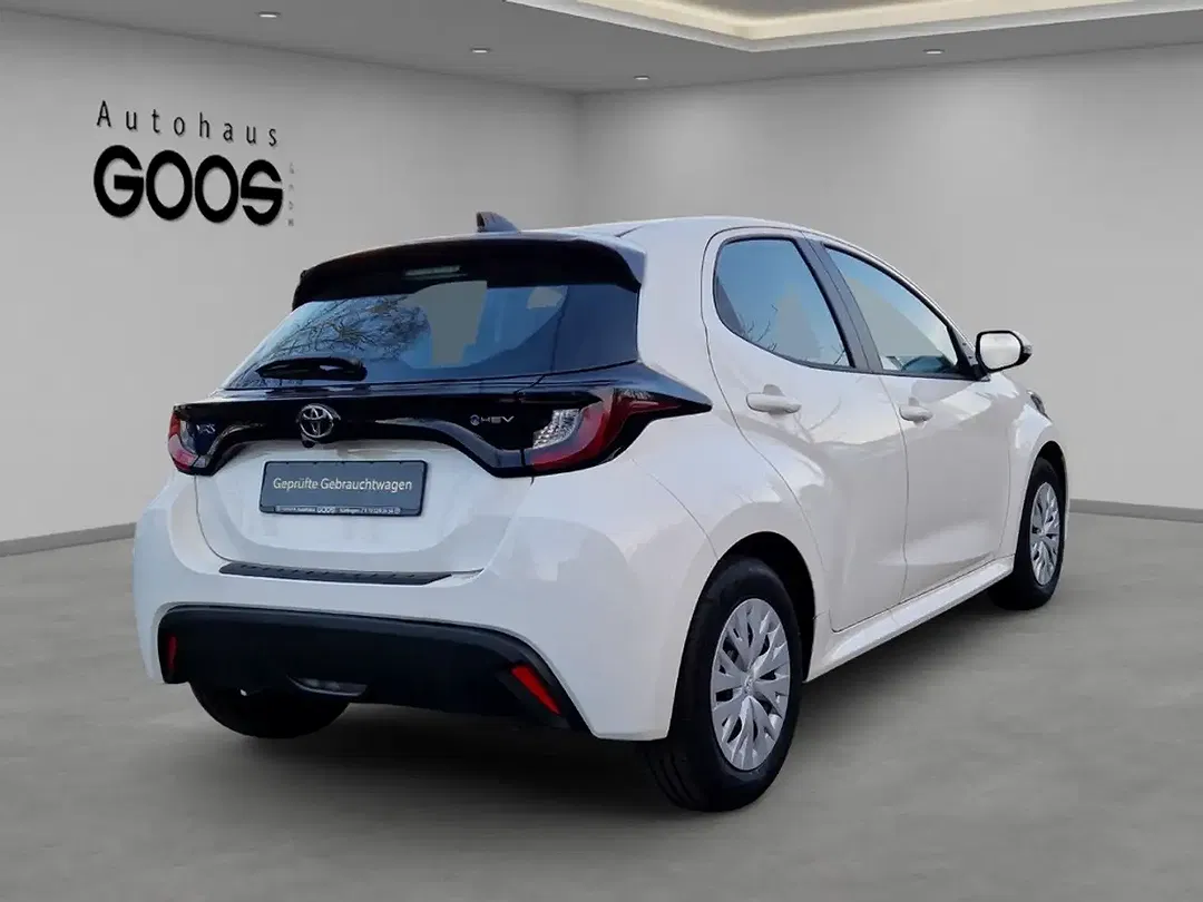 Toyota Yaris - Thumbnail 5