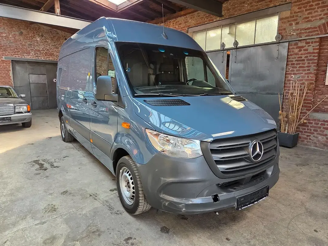Mercedes-Benz Sprinter - Thumbnail 3