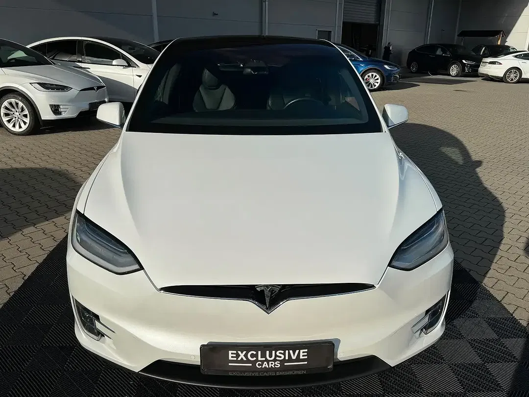 Tesla Model X - Thumbnail 13