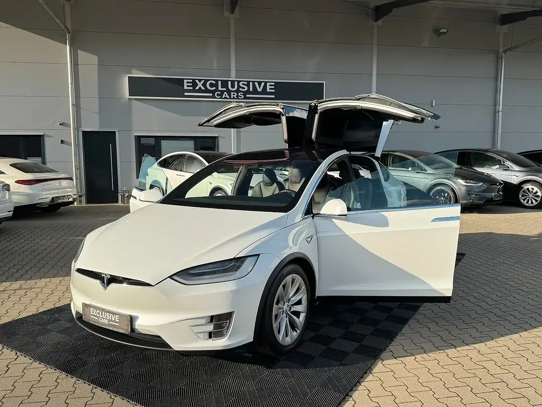 Tesla Model X - Thumbnail 14