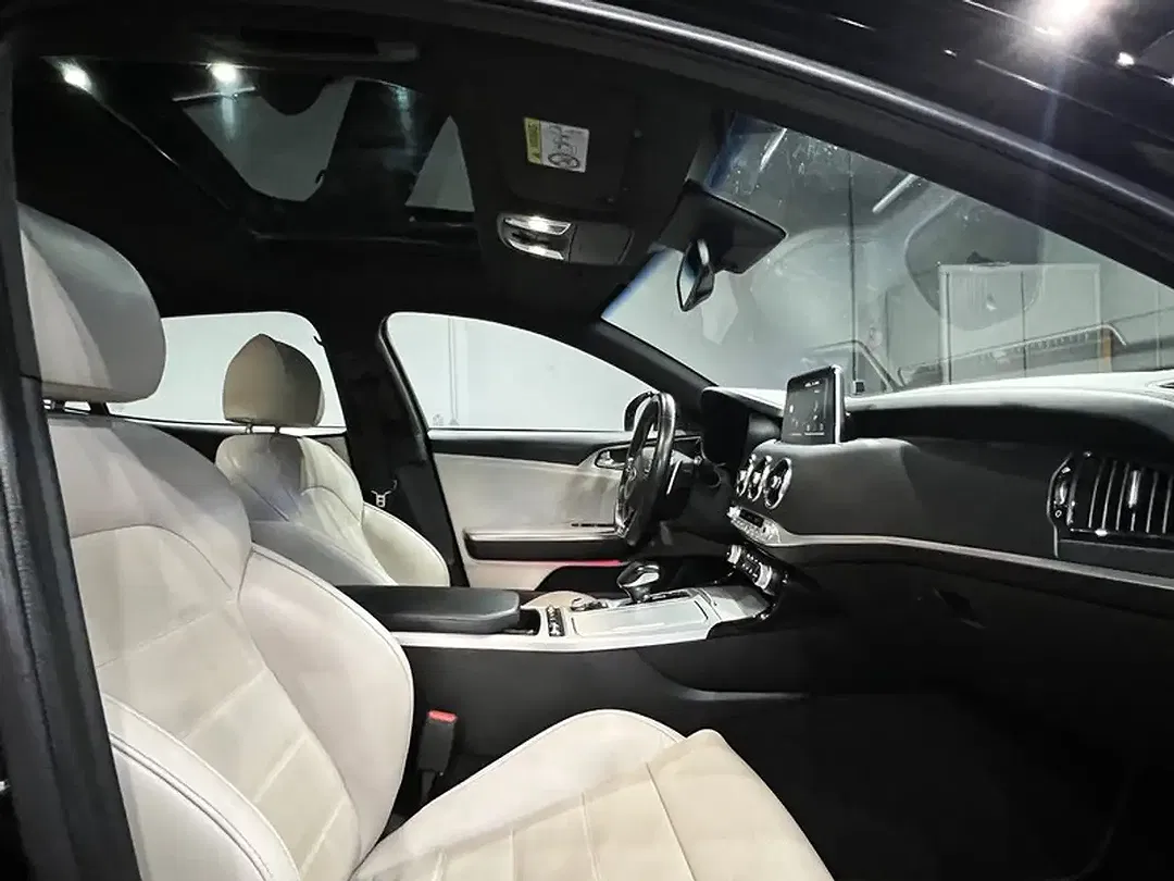 Kia Stinger - Thumbnail 12