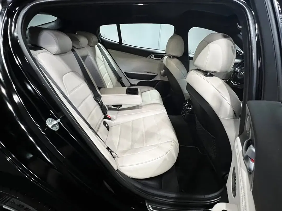 Kia Stinger - Thumbnail 13