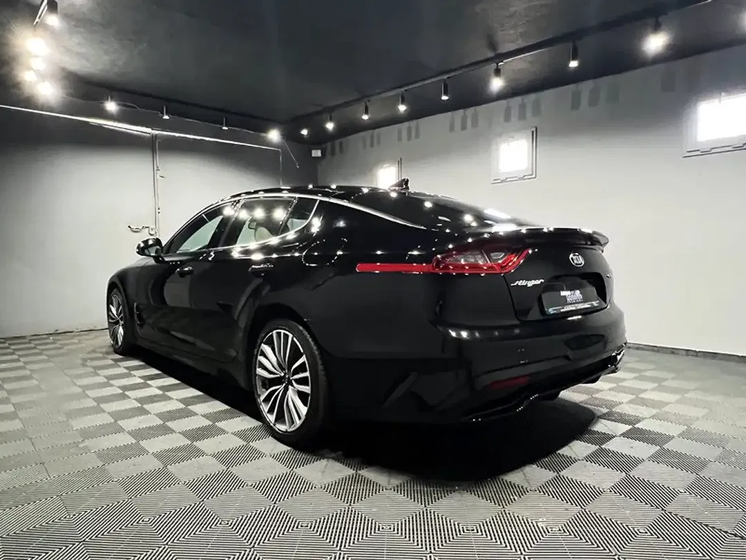 Kia Stinger - Thumbnail 3
