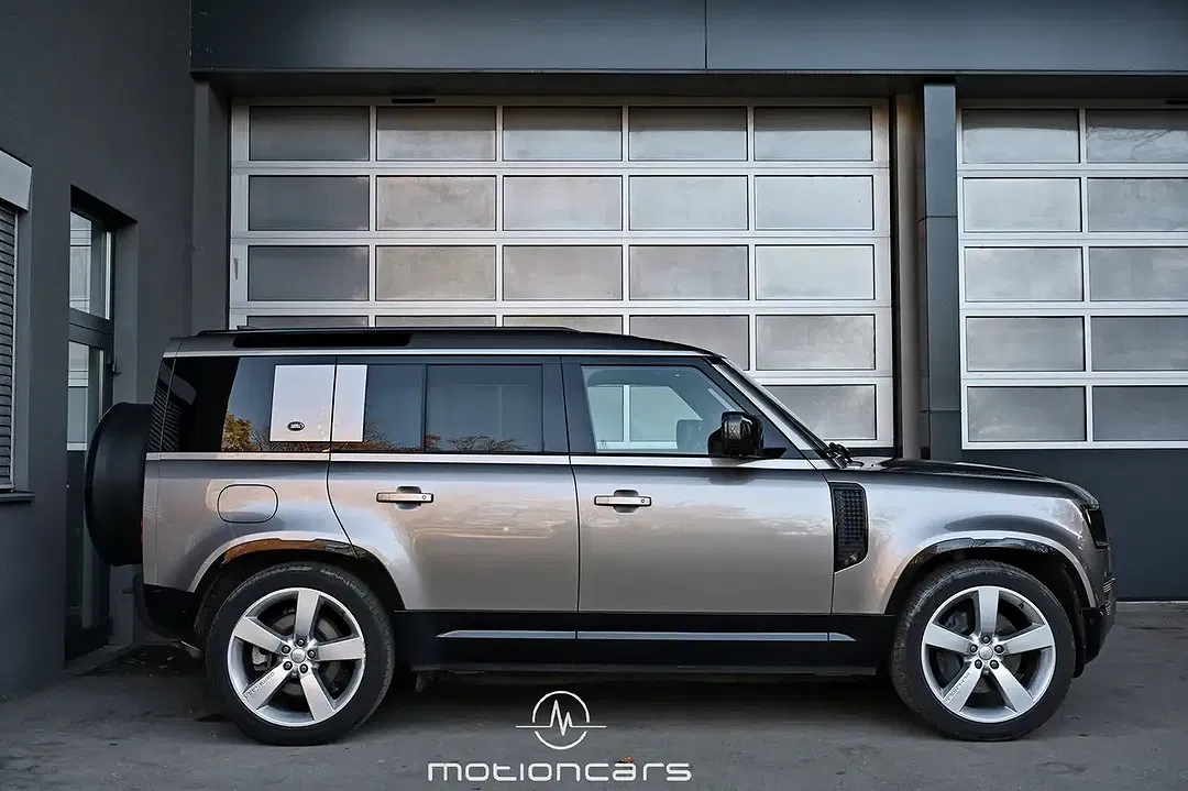 Land Rover Defender - Thumbnail 5