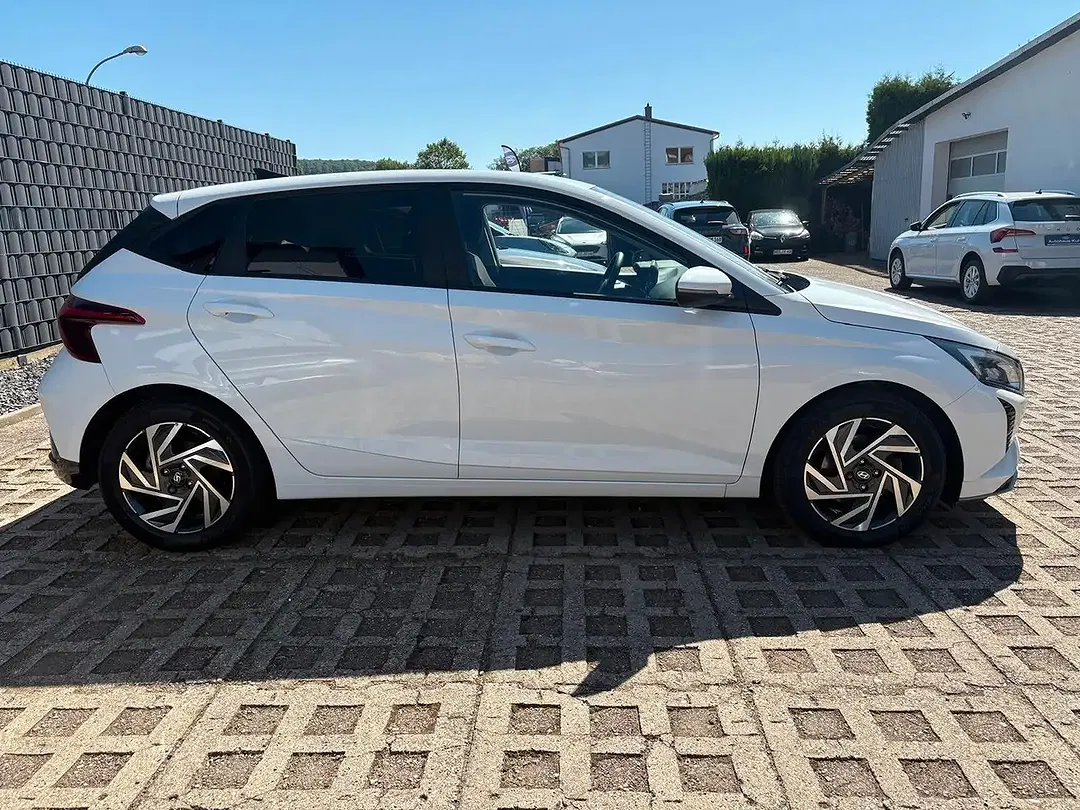 Hyundai i20 - Thumbnail 3
