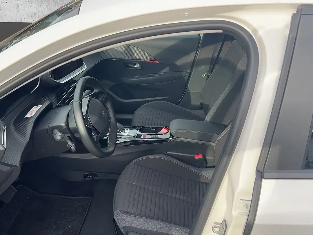 Peugeot 208 - Thumbnail 11