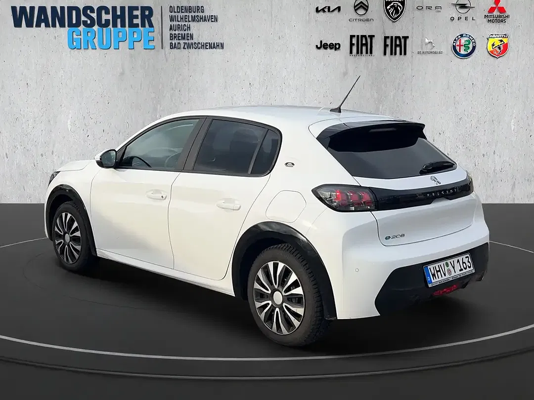 Peugeot 208 - Thumbnail 5