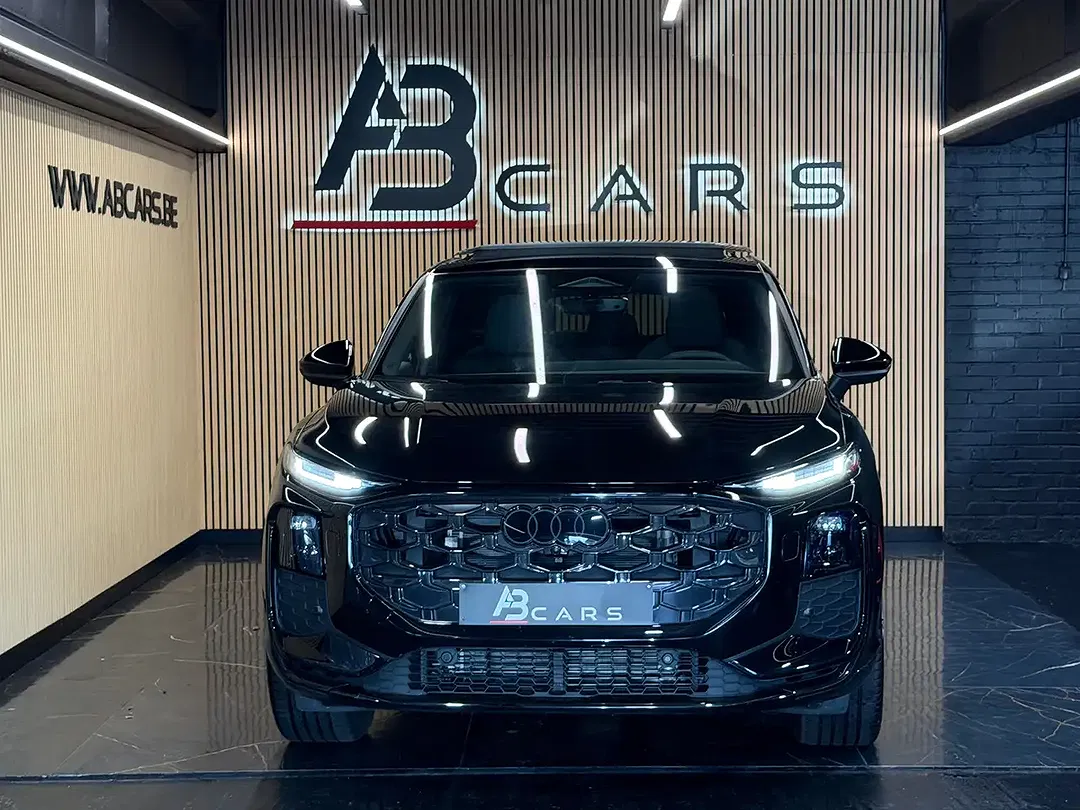 Audi Q3 - Thumbnail 3
