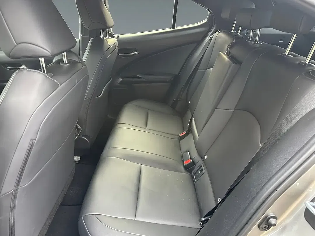 Lexus UX 300e - Thumbnail 14
