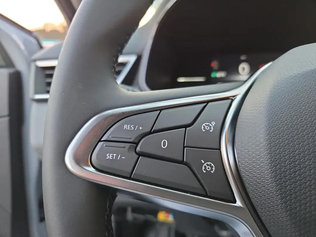 Renault Clio - Thumbnail 15