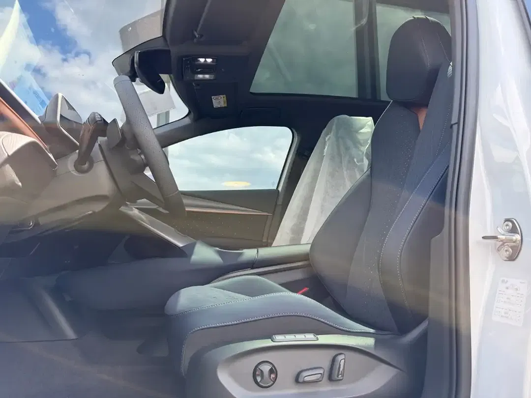 CUPRA Tavascan - Thumbnail 10