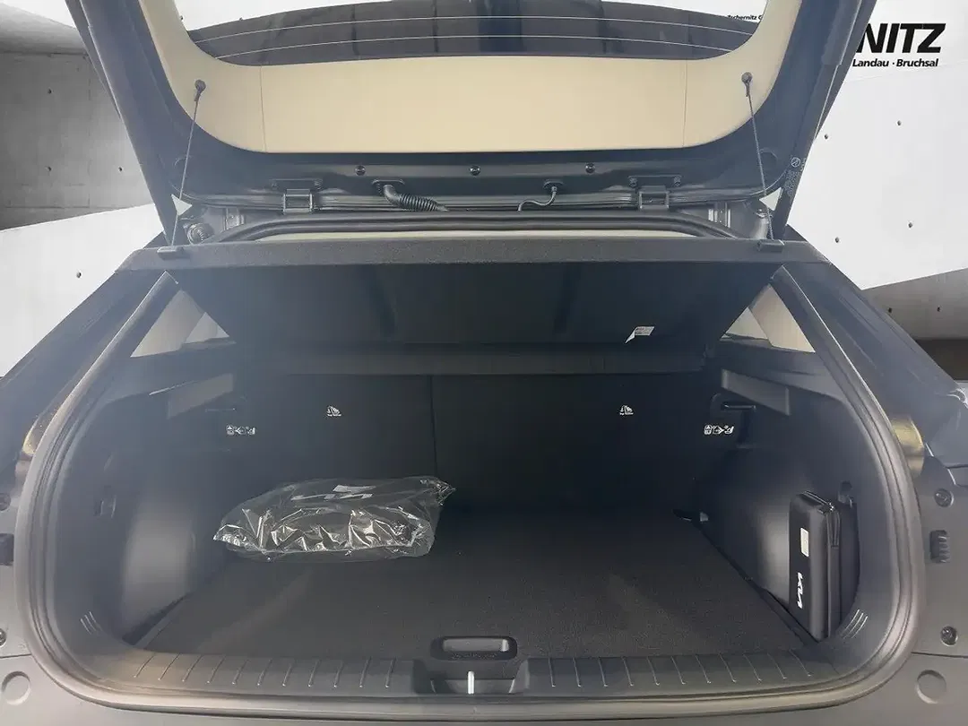 Kia EV4 - Thumbnail 5