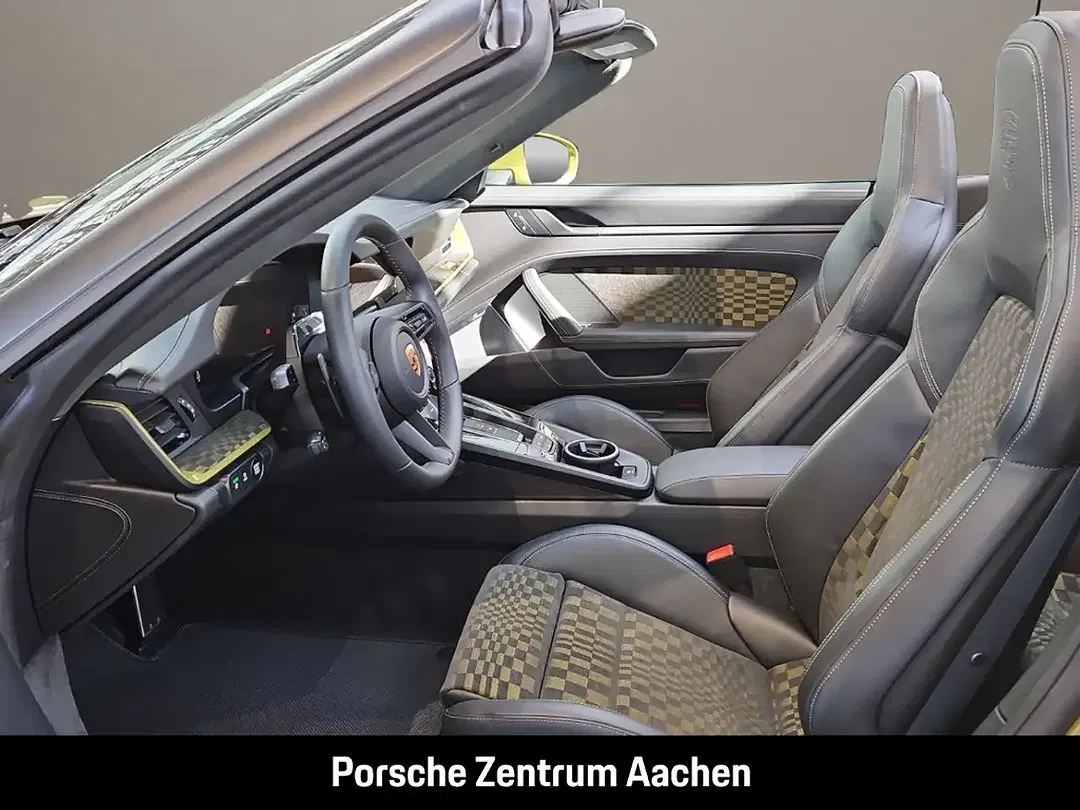 Porsche 992 - Thumbnail 11