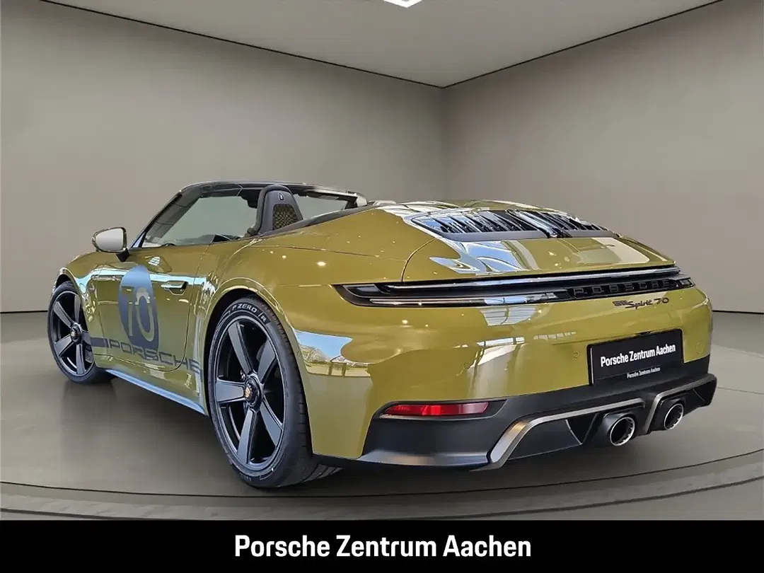 Porsche 992 - Thumbnail 3