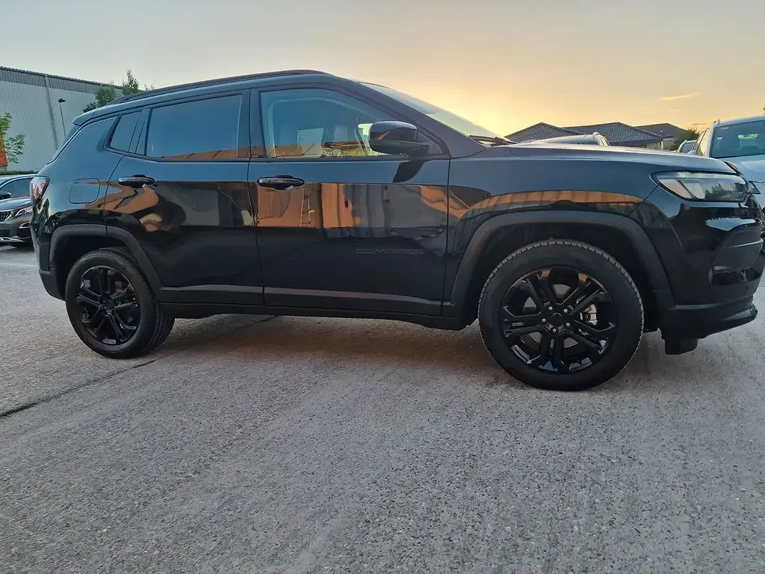 Jeep Compass - Thumbnail 1