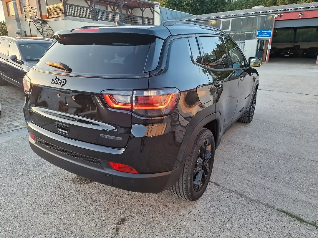 Jeep Compass - Thumbnail 2