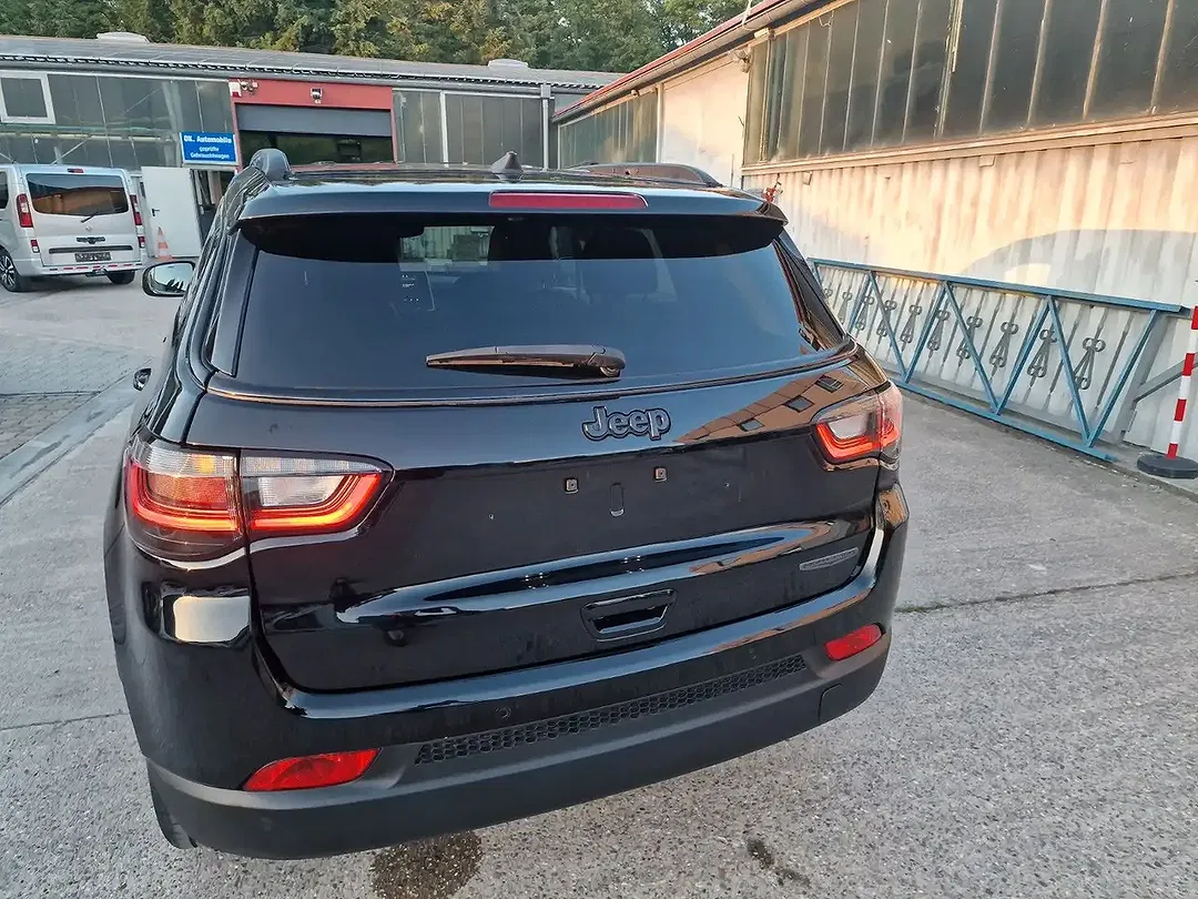 Jeep Compass - Thumbnail 3