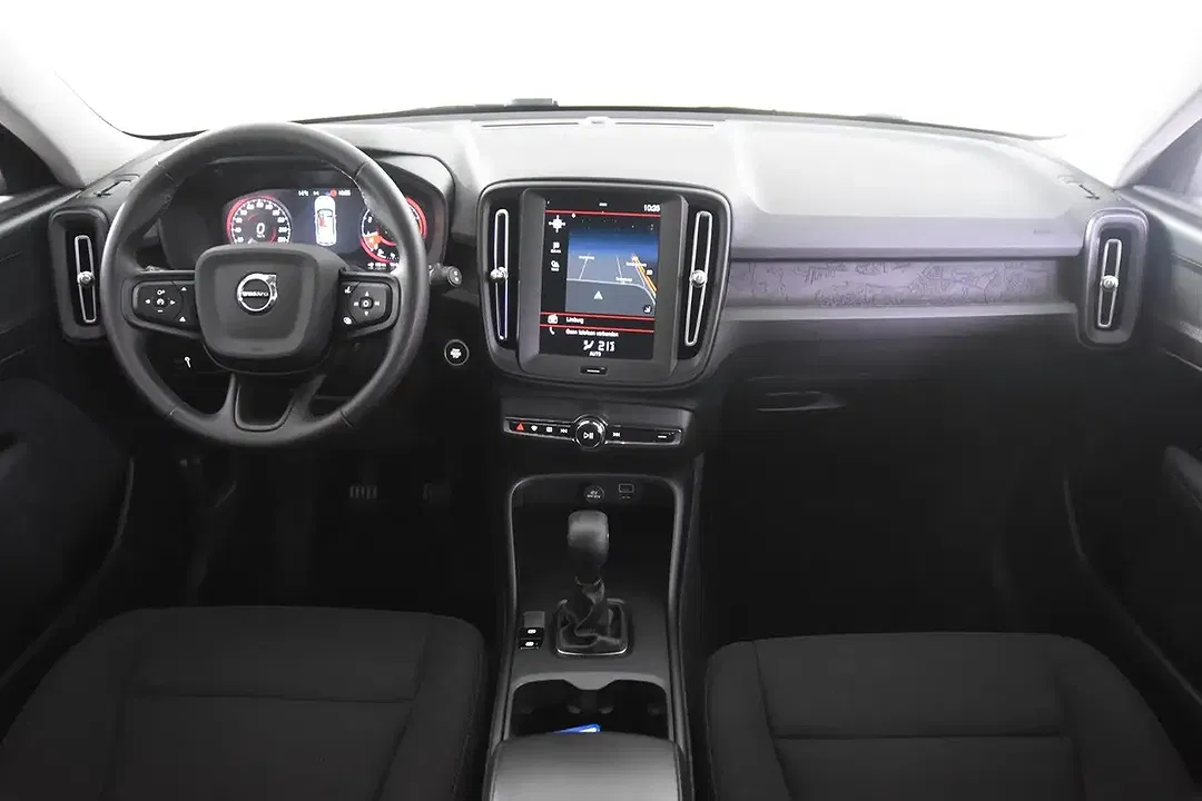 Volvo XC40 - Thumbnail 2