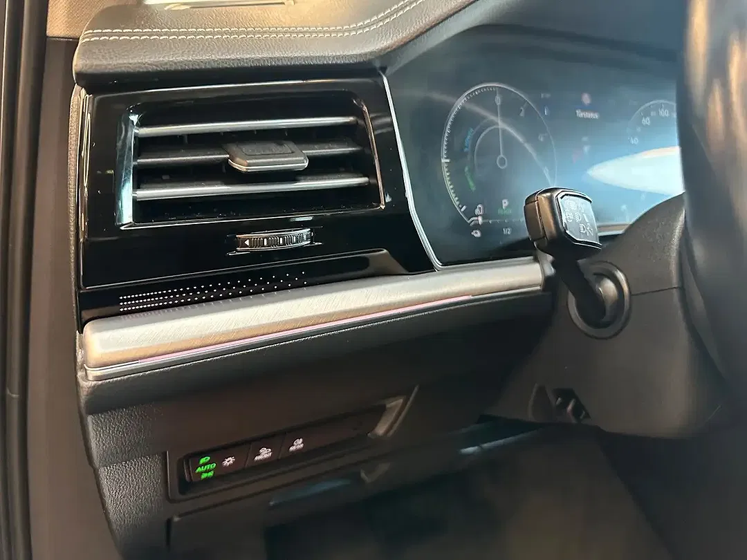 Volkswagen Touareg - Thumbnail 10