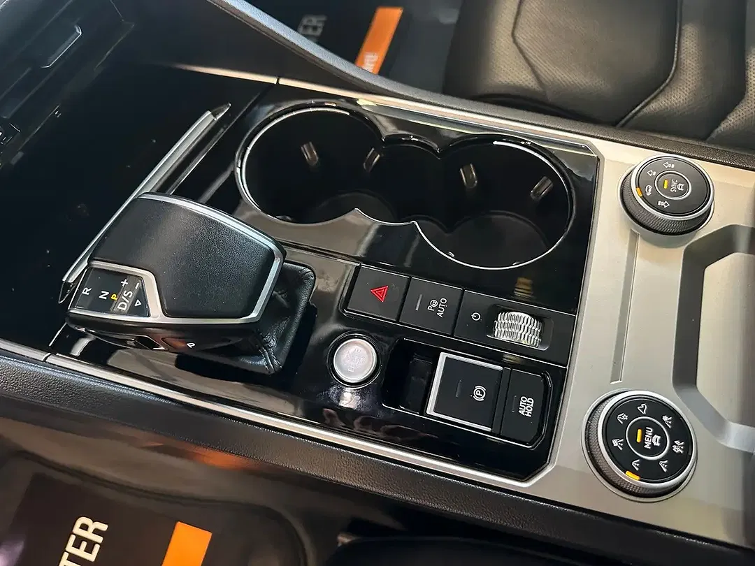 Volkswagen Touareg - Thumbnail 15