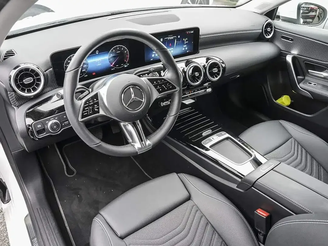 Mercedes-Benz A 200 - Thumbnail 8