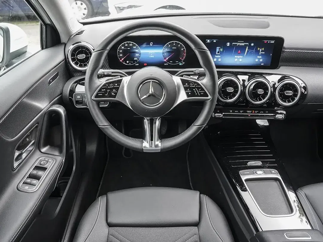 Mercedes-Benz A 200 - Thumbnail 9