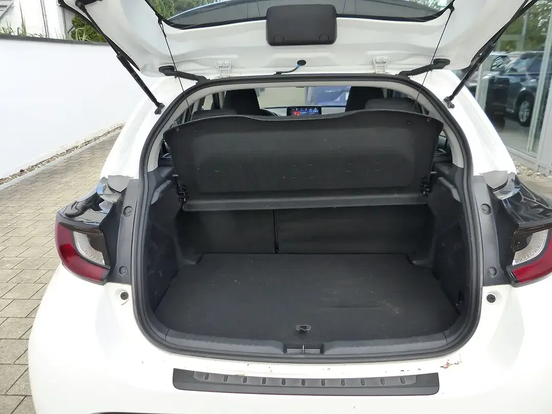 Toyota Yaris - Thumbnail 10